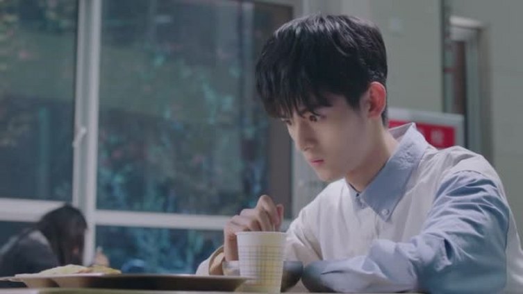  点开#冰糖炖雪梨# 这位软乎乎的男二小可爱也叫喻言,我都给惊了??喻言这个名儿重复率这么